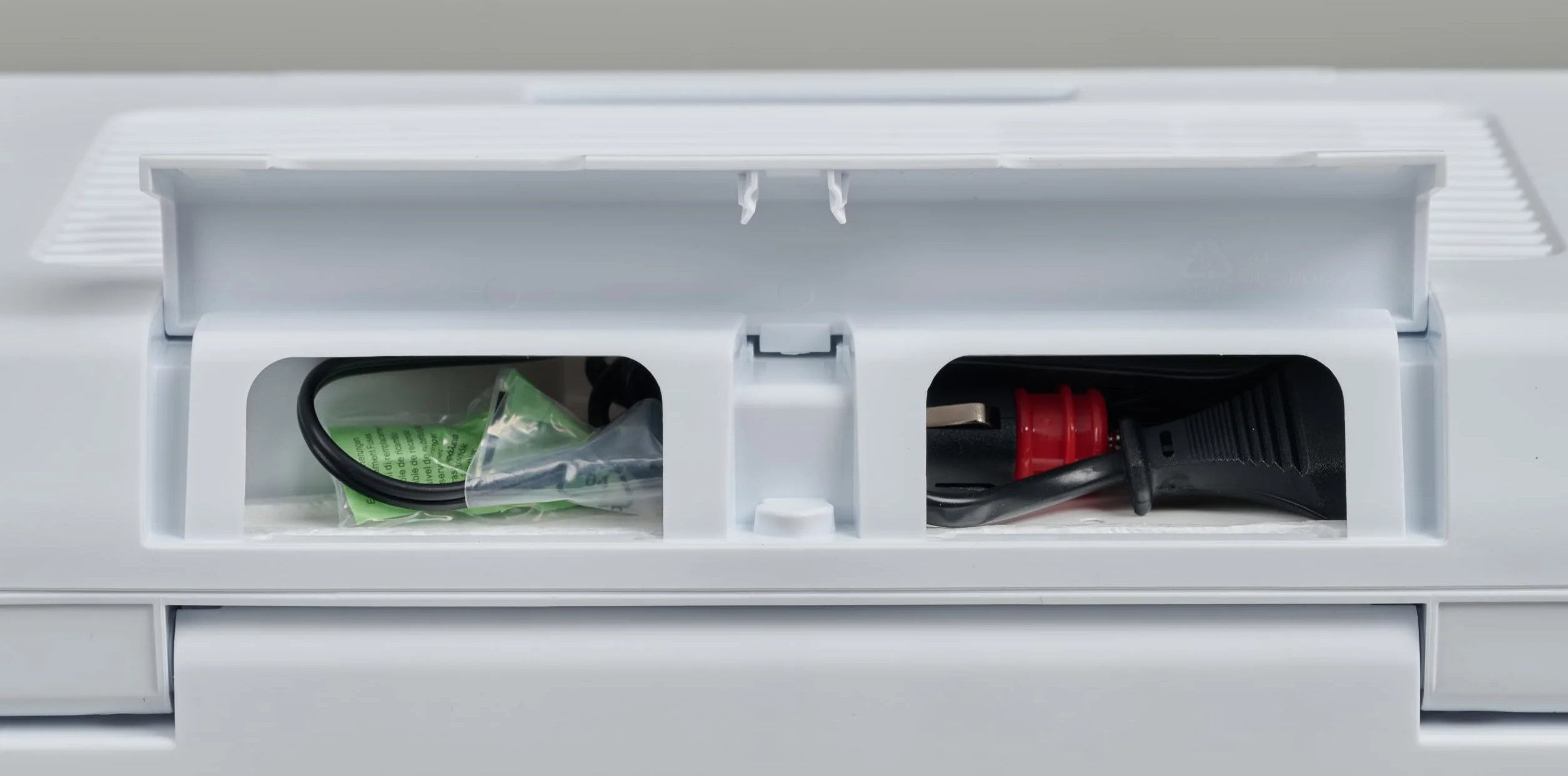 IGLOO IE24 AC/DC elektryczna lodówka 24L – 12/230V – Kompaktowa lodówka samochodowa do auta, kempingu, ciężarówki i łodzi – Lekka, przenośna i ze schowkiem na kabel